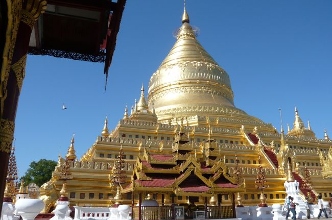 パガンの遺跡群は世界遺産の登録をめざして、準備中。　条件を満たすため、この遺跡近くの住民を移住させ、ここオールドパガン　は遺跡とホテルなど　住居はなし。