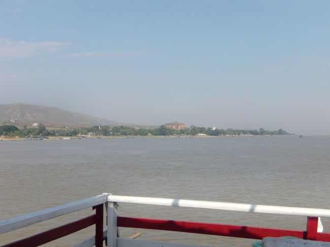 遠くにミングォン・パヤーが見えてきた。