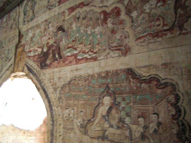 ウバリティンの壁画。寺院の中には保存状態がよく、当時の壁画がそのまま残っているものがあります。