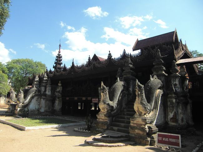 サレー到着！<br />ここヨーソー僧院はチーク材造りの美しい寺院です。サレーは１９世紀に建てられた村でバガンと比べて比較的新しい寺院です。