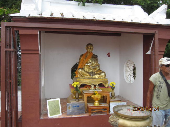 どこのお寺にもあるように、ここでも自身の生まれ曜日を祭る仏が安置されている。