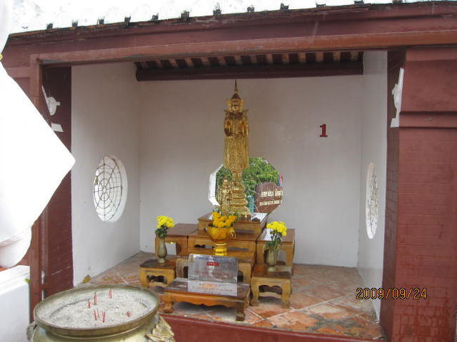 部外者には仏の名前も曜日も分らない。