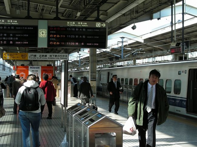 京都。。最初は薬師寺さんの予定なので<br /><br />　近鉄乗換えに