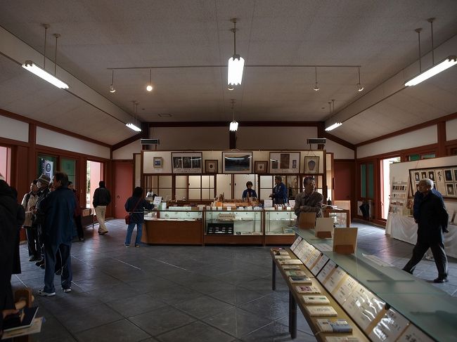 受付を抜け<br /><br />　「東僧坊」へ　記念品　売り場と<br /><br />　説明を聞かせてくれる部屋が長屋のような形であります。<br />