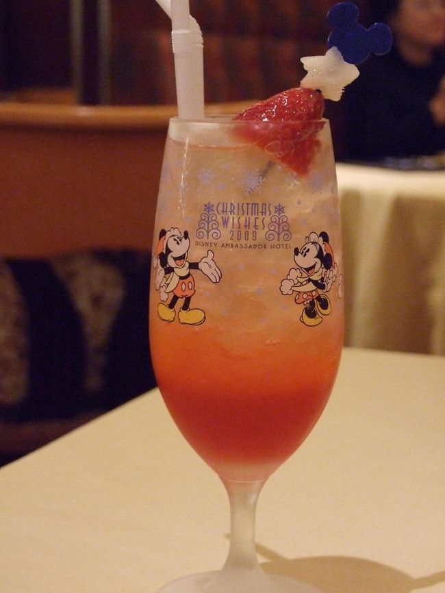 またまた、カクテルを頼んでしまった。<br /><br />だって、このオールドミッキー可愛いんだもの。