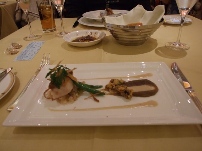 メイン<br /><br />鱈のグリル、ごぼうのピュレ、マカダミアンナッツのソース。<br /><br />う〜ん、う〜ん。<br />鱈はうまい。<br /><br />ご・ぼ・うは・・・・・・・<br /><br />
