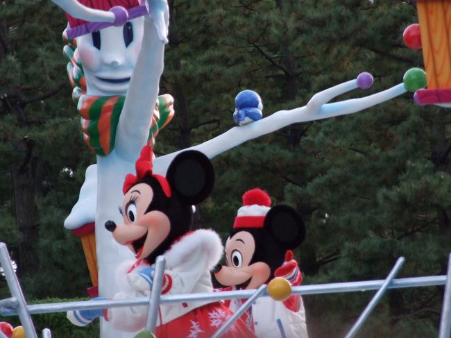 ミッキー＆ミニー<br /><br />横顔しかとれない。