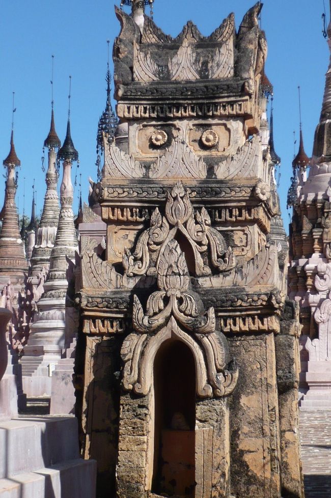 いろいろなパゴダがあり、