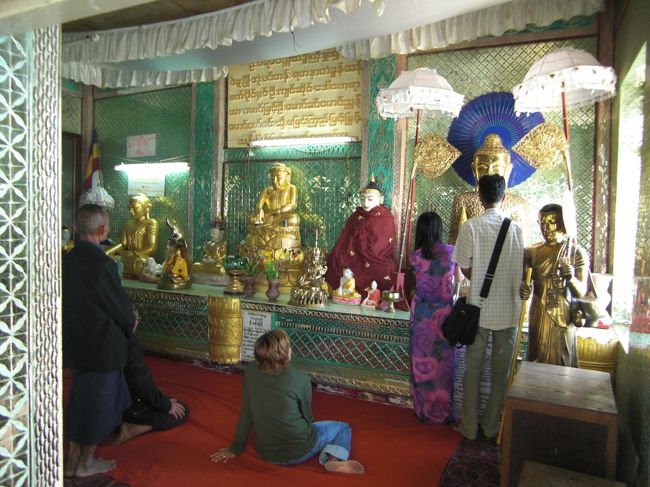 ポッパ山で有名だった高僧が祭られています。お茶がとっても好きで朝から晩までお茶を飲んでた以外に彼の偉業はわかりませんでした。