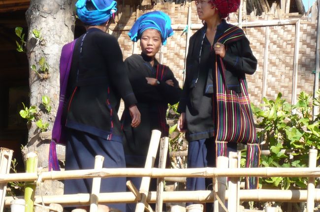 奥様方のおしゃべり。