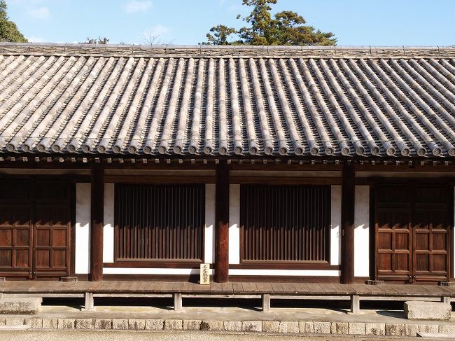 来るたびに写す同じ構図写真<br /><br />東室　礼堂　（長堂）<br /><br />　　　　　続く