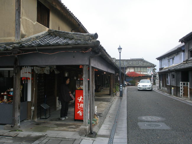 静かで歩いて非常に気持ちの良い通りですが、意外と車が多いので注意が必要です。