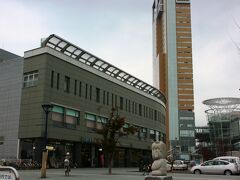 JR予讃線 高松駅。
琴電の駅に比べると、大きくて、現代的ですね〜。