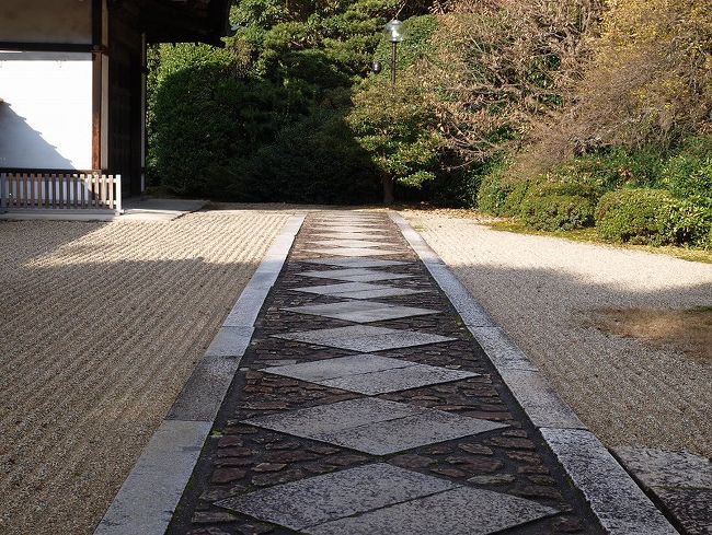 東山　魁夷画伯に<br /><br />　　　襖絵のある御影堂<br /><br />素晴しい、、<br /><br />なんて表現して良いか。　<br /><br />文章が見つかりません<br /><br />　　　　襖絵