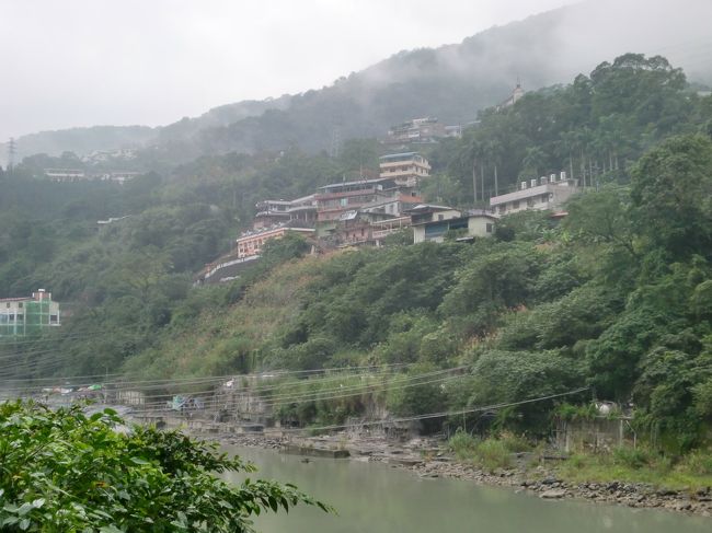周辺風景。この日はあいにくの小雨交じりの天気。少し肌寒い・・