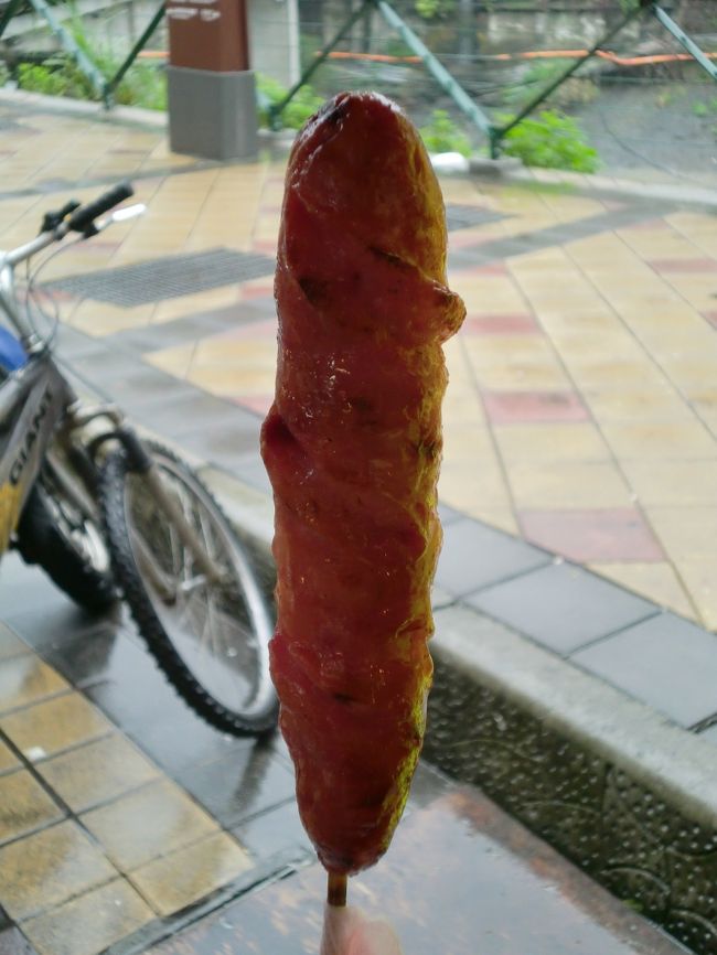 １本４０元也。ぷりぷりで混ざりっけ無し。美味い！<br />かなりの大きさです。