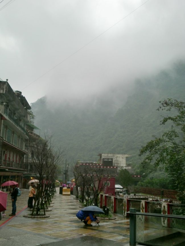 周辺風景はこんな感じ。ここからさらに奥に行くと台湾で最も長い滝の一つと言われている「白糸の滝」が有るそうです。