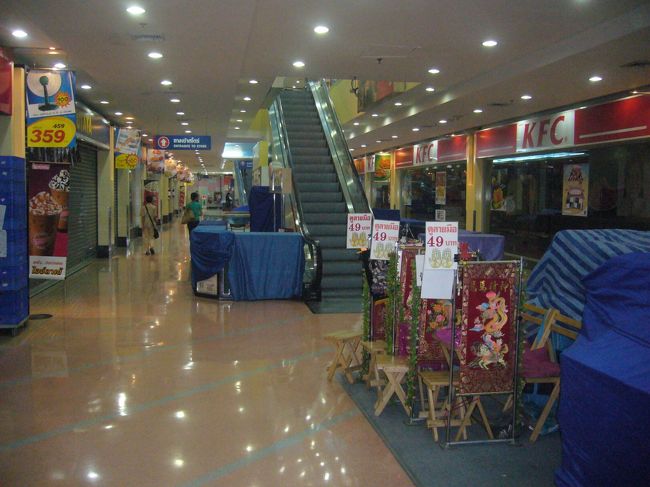 以外と普通。ケンタッキーもあるし、TSUTAYAもあった。まさかのTSUTAYAタイ進出