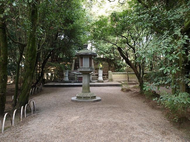 静か　やや遠くから　　手を合わせ、、<br /><br />