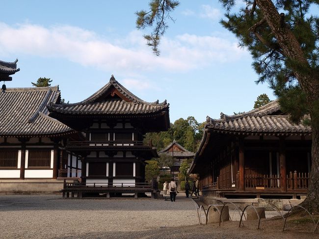 　　　舎利殿　（鼓楼）　国宝<br /><br />小さいながらも歴史の重みを思わせる姿