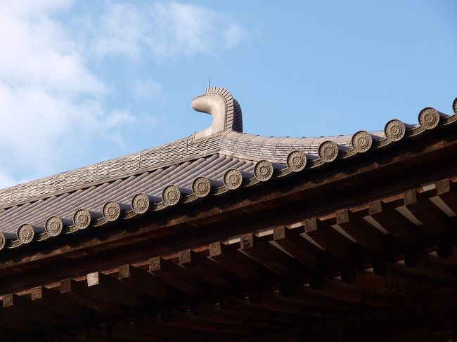 平成の瓦師が苦労を重ね造り上げた<br /><br />　　　しび<br /><br />天平の職人さんの技術の高さが改めて知る事が出来ました。