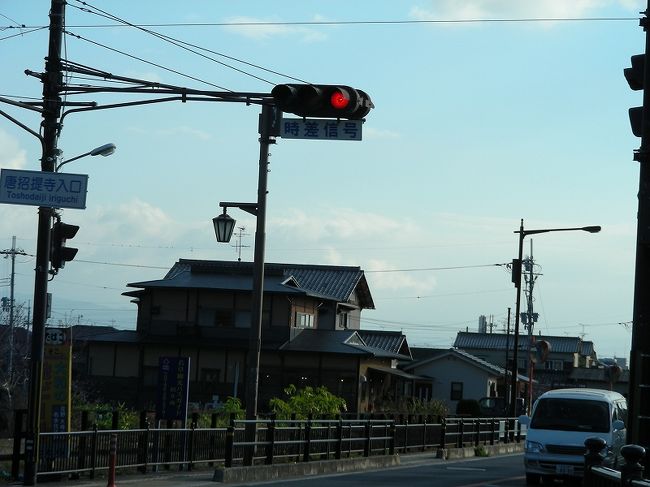 唐招提寺入り口　交差点<br /><br />　　ここにバス停