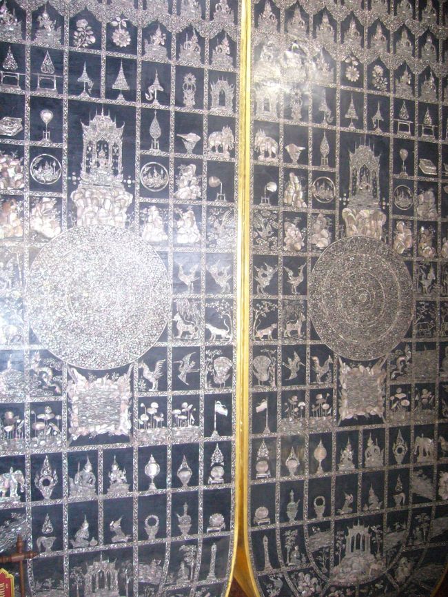 足にいっぱい絵が描かれてた。