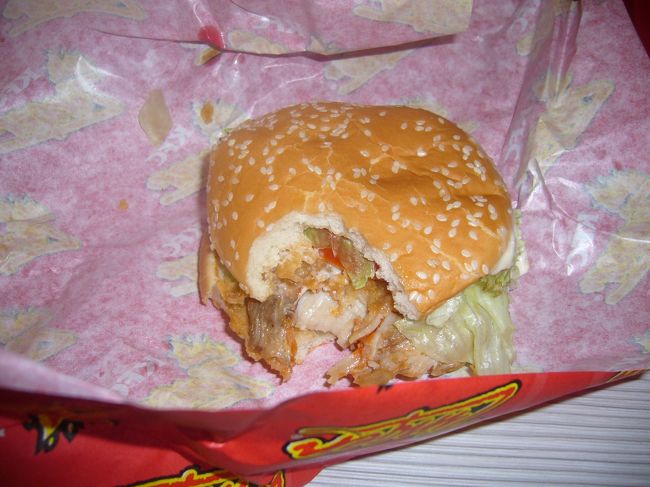 雨宿りで入った、サイアムパラゴン(くそでかデパート)でケンタッキーを喰らう。<br />でも中身ぐろすぎ。臭いもくさい。<br />ファストフードまで、食べれない俺の口。<br />タイは合ってない。