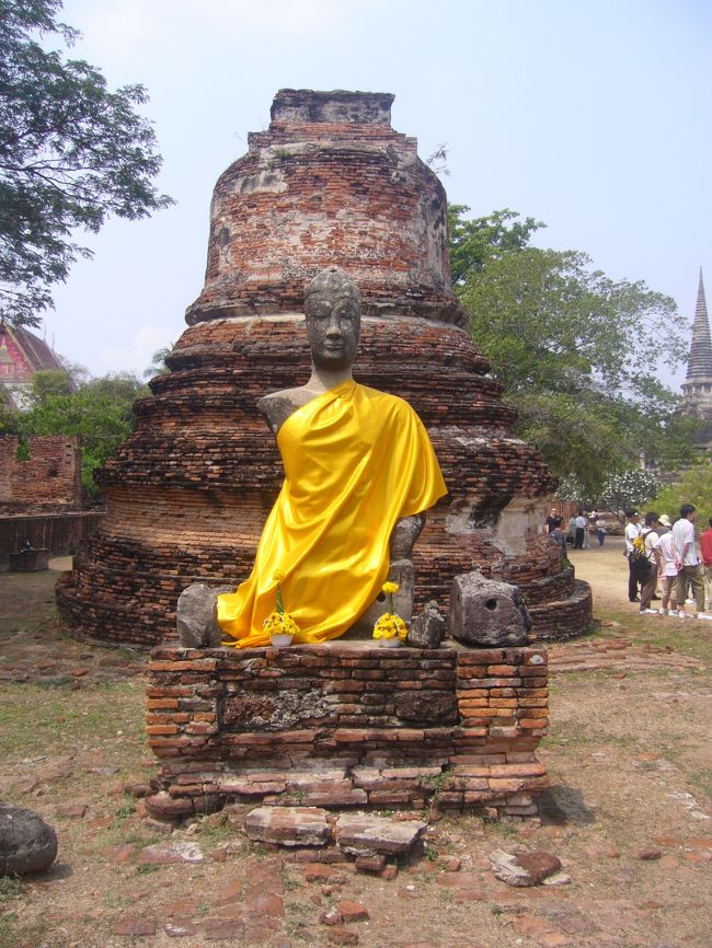 このなんともいえない石の色に黄色が映えるなーーー