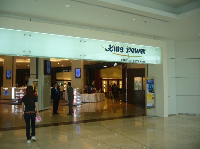 アユタヤ散策も終わりバンコクに帰ってから、時間があったので、超巨大免税店king powerへ。<br />何も買わんかったけど。
