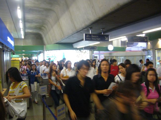 ごごごごごごごごごごごごごごごご<br /><br /><br /><br /><br />お世話になったon nut駅も今日で最後です。<br />明日はいよいよ楽しみにしてた、カンボジアです。