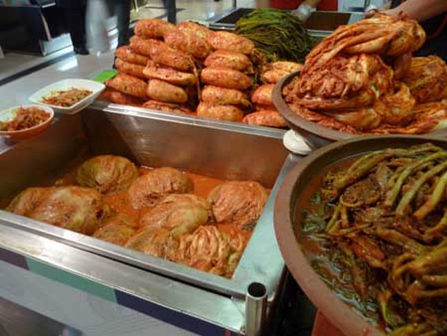 食品売り場は相変わらずキムチが凄い