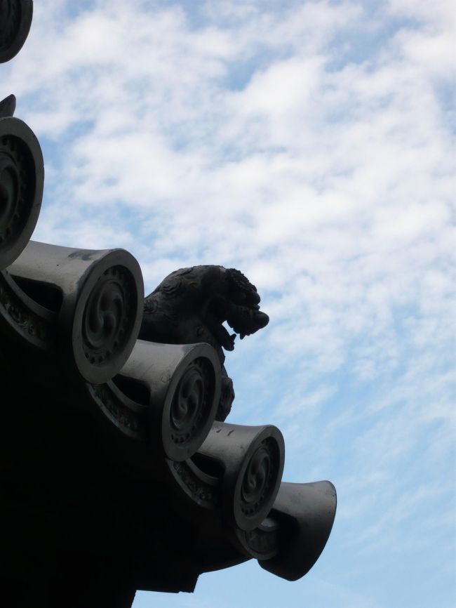 右側<br /><br />獅子