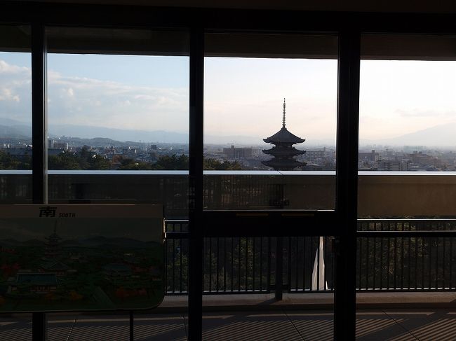 更に階段を上り　展望室　五重塔