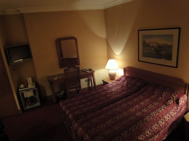 　「ロワイヤル・エリゼ」507号室のベッドルーム。　