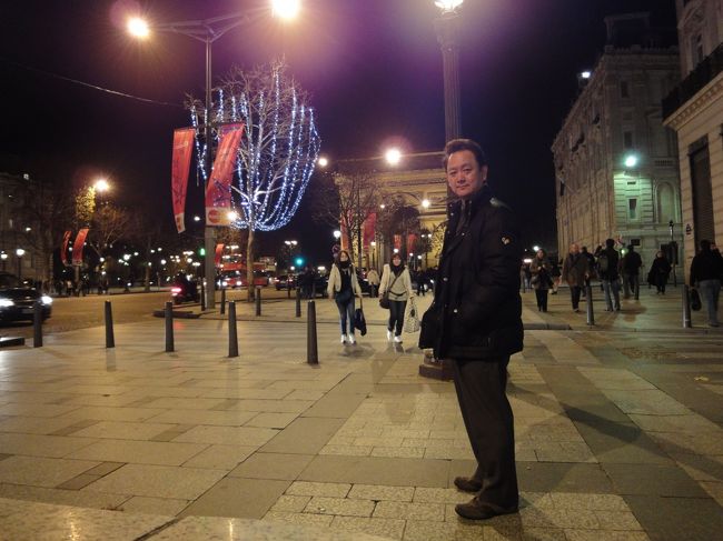 　ホテルに荷物を置いて身軽になりました。19：36撮影。