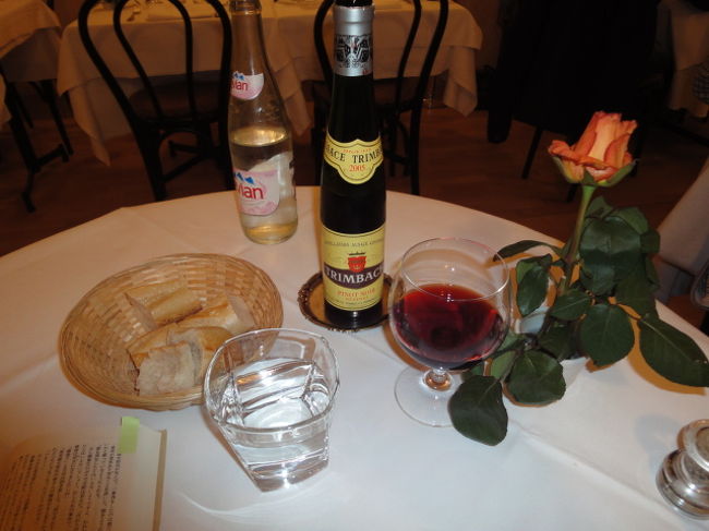 　アルザスの赤ワイン（ピノ・ノワール）。ハーフボトル。<br />　<br />　日本人オーナーシェフ、ゴヤ・テツ氏はアルザスの３つ星レストランで修行した人。