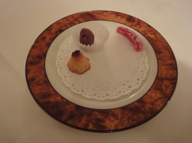 　プティ・フール。21：50撮影。