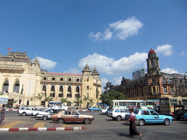 ダウンタウンにはイギリス植民地時代の西洋建築がかなりの数残っています。外壁はだいぶ汚くなりましたが、修繕したらとてもオシャレな町並みとなるでしょう。