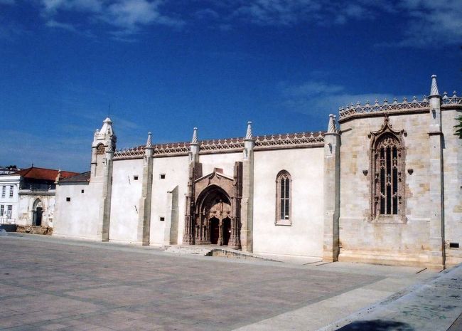 イエスの教会<br /><br />お昼休みがあるようで、行ったら閉まってました。<br />私もお昼食べてから行く事に。