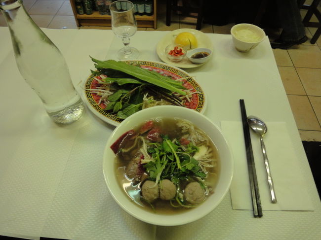 　＠とらじろうの大好物、「スペシャル・フォー」7.9ユーロ。