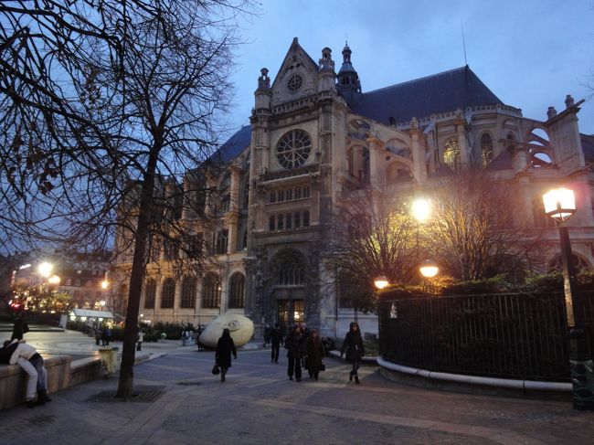 　サントゥスタッシュ教会。