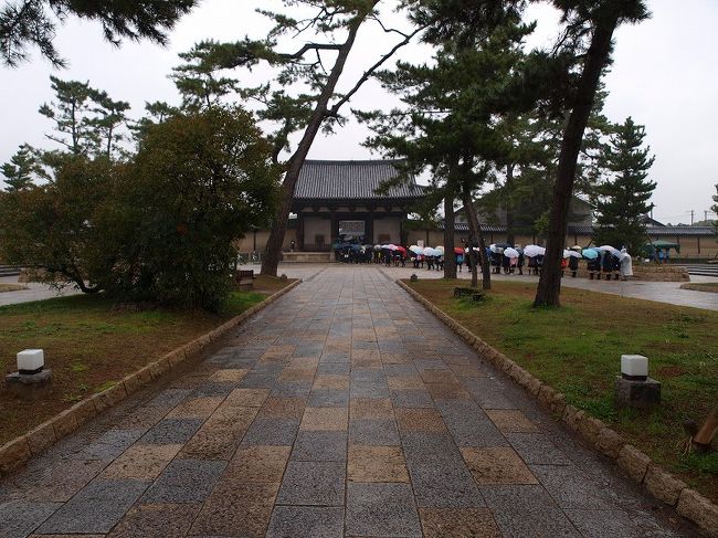 二十年　綺麗に整備された門前へ<br /><br />カーナビに教えられ（私が走った道と違う）　<br /><br />　　　　　法隆寺へ