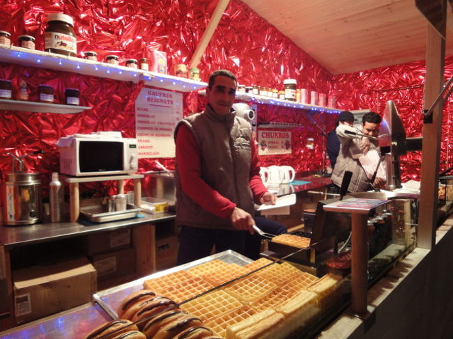 　ここで美味しいワッフルを買いました。　18：18撮影。