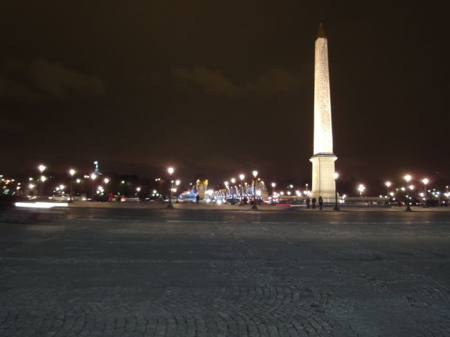 　コンコルド広場。18：26撮影。