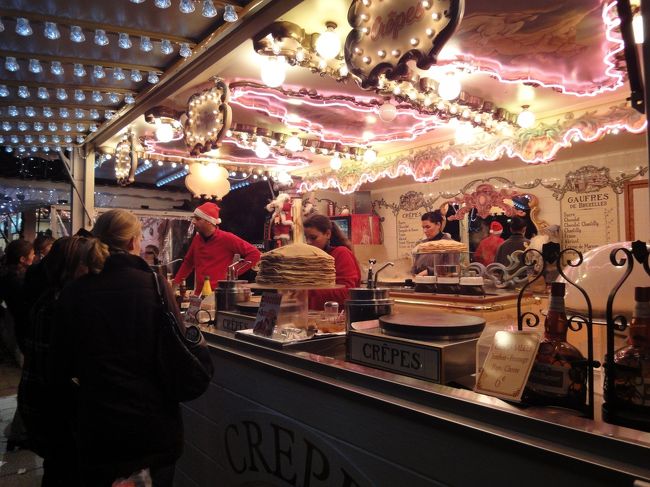 　クレープを売る露天。18：53撮影。