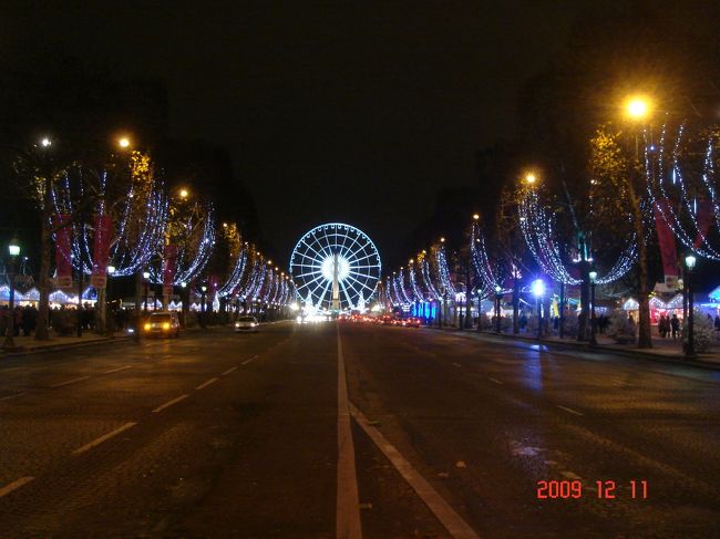 　シャンゼリゼ大通りと観覧車。