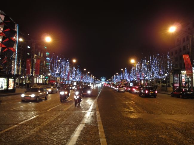 　シャンゼリゼ大通り（コンコルド広場に向かって）19：46撮影。