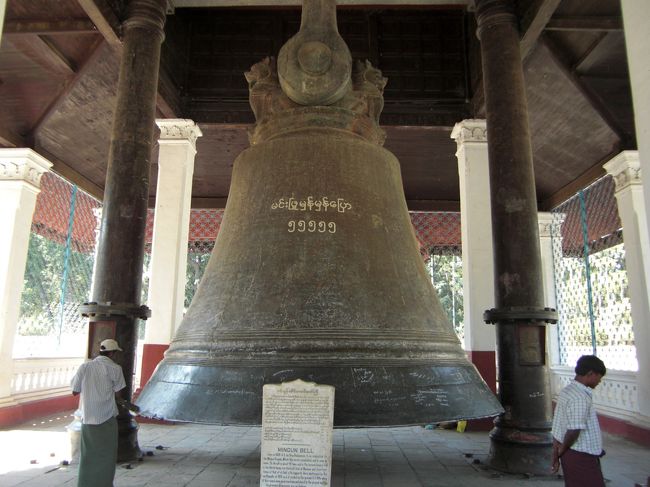 巨大仏塔のため鐘だけ先に造ってしまいました。外径５ｍでこっちも超巨大です。