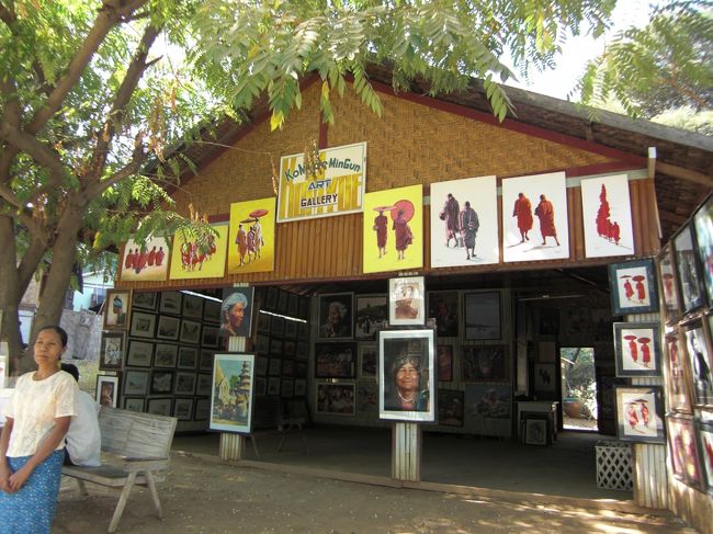 お土産屋が立ち並んでいる中に絵を売っている店が非常に多いです。ミャンマー人自体がとても絵が好きなんでしょう。